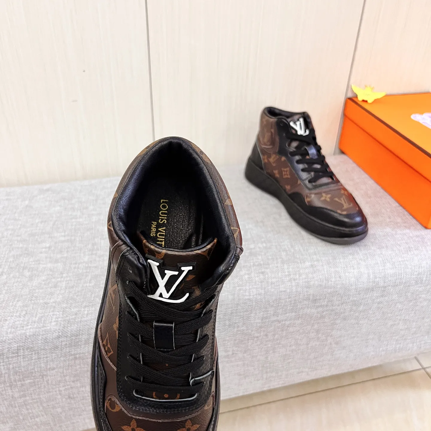 Men's shoes💰 460💰[LV]🔥Louis Vuitton, high-end men's shoes brand, official website 1:1 latest masterpiece: the upper is made of Italian imported first-layer cowhide with a comfortable and breathable lining➕original non-slip and wear-resistant outsole🔥, making walking more convenient and comfortable! An exclusive new model, a stunning work, a beautiful 1:1 replica [color] compared to the official quality! Create a fashionable personality to set off your uniqueness! A must-have for trendy men! Classic🔥Size: 38-44 Color: 🔥 2⃣️colors available🔥